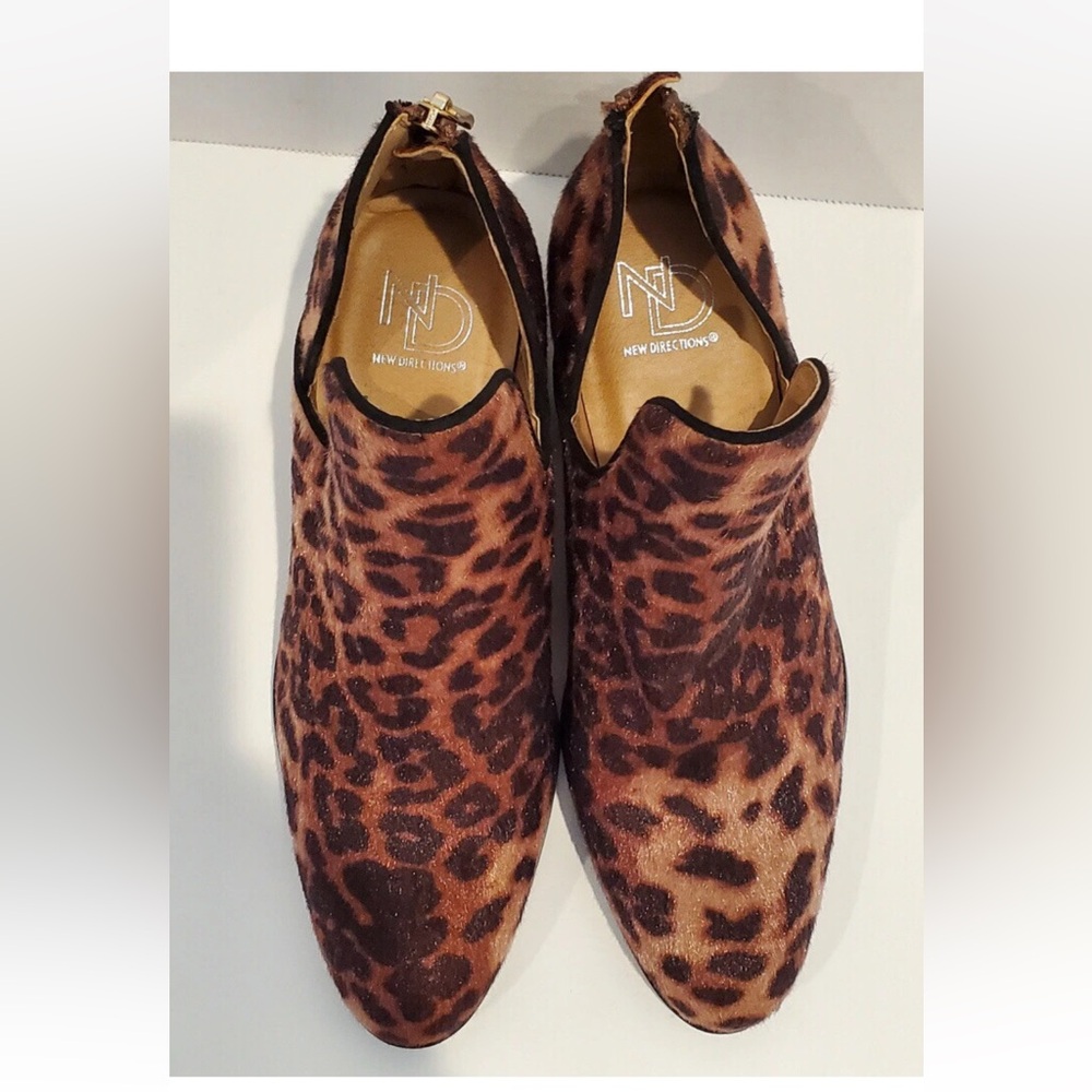 New Directions men Leopard Slip-On Loafers